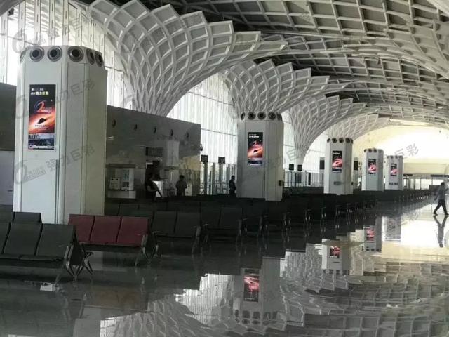 世界那么大，到哪兒都能遇見她